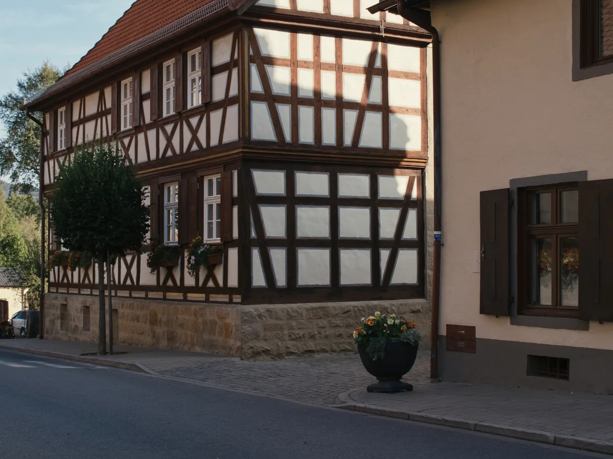 Saniertes Fachwerkhaus in Metzingen mit neuen Sprossenfenstern